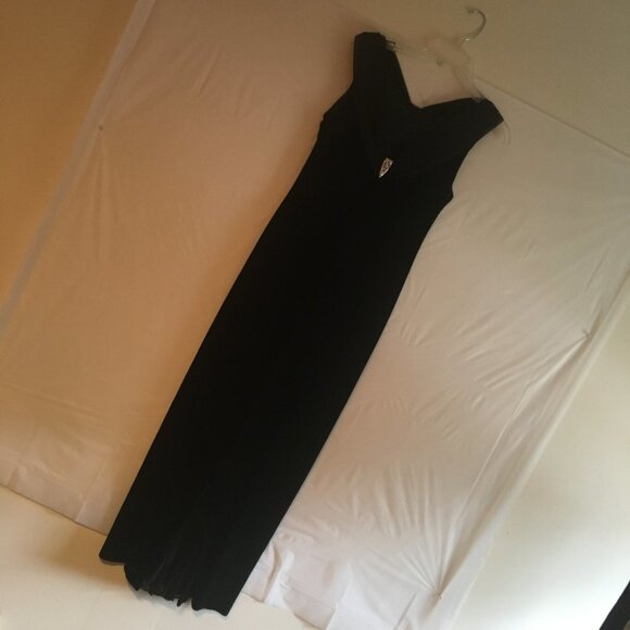 Robbie Bee Elegant Black Velvet Evening Gown Size 8 - Picture 2 of 8